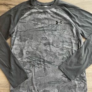 Under Armour Boy’s Size Large Long Sleeve Tee